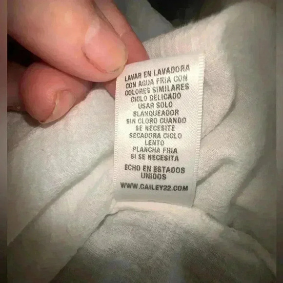 Caily22 size large white 100 % cotton ruffle front long sleeve button down. - Picture 12 of 12